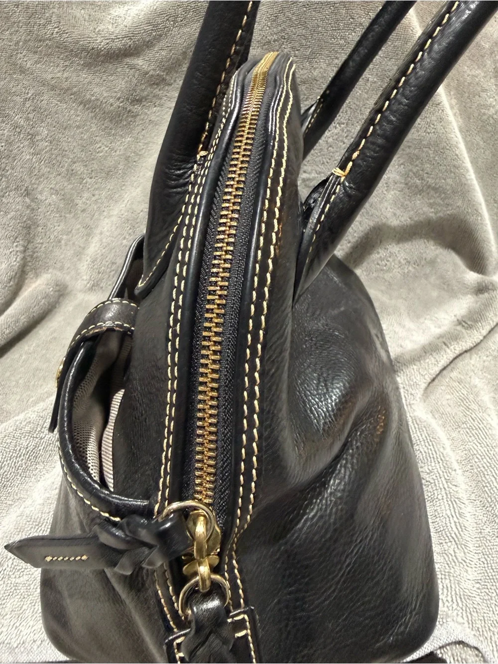 Dooney & Bourke Leather Dome Satchel Handbag in Black
